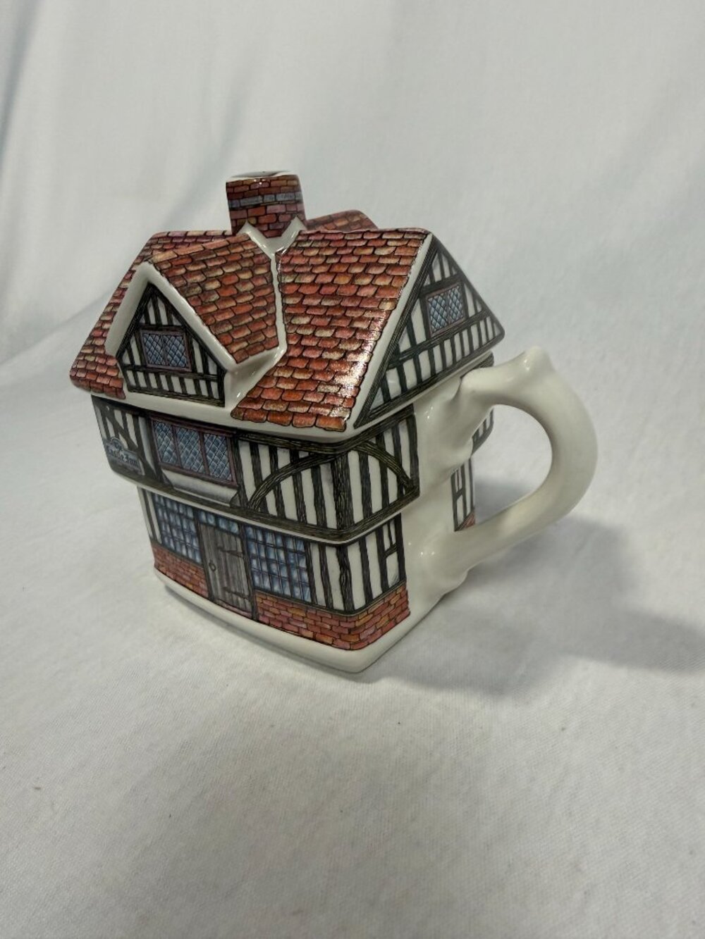 Sadler Teapot The Castle Inn Vintage 2 Cup Tudor Cottage Ceramic Made England - Picture 2 of 9